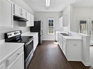 20 Pine Canyon Dr SW in Atlanta, GA - Foto de edificio - Building Photo