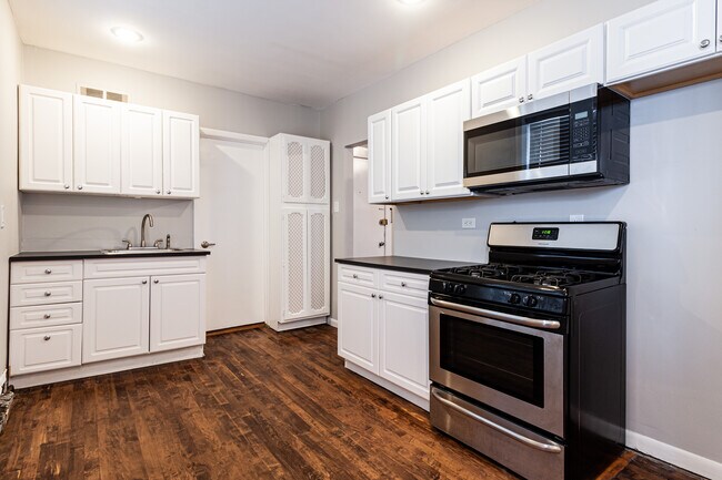 3823 N Drake Ave, Unit 1 in Chicago, IL - Building Photo - Building Photo