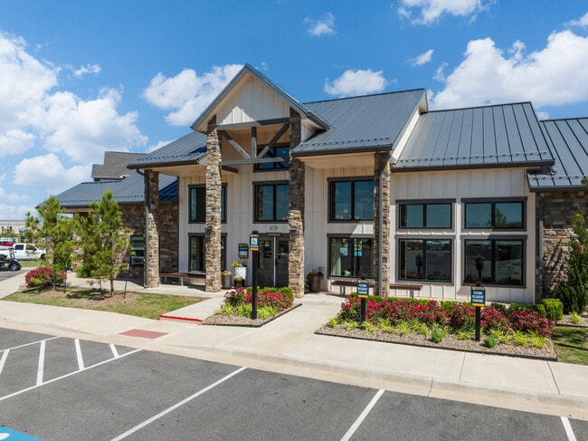 24Hundred Apartments in Oklahoma City, OK - Building Photo - Building Photo