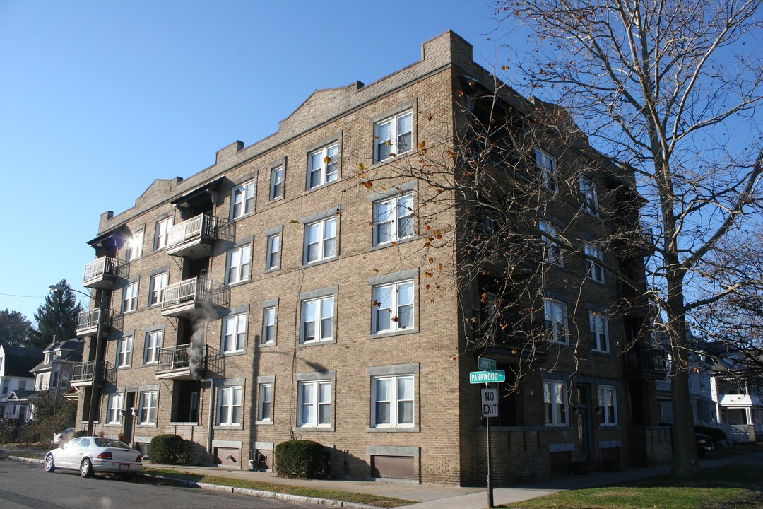 Parkwood Apartments in Springfield, MA - Building Photo