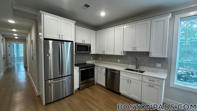 104-106-106 Warren St in Boston, MA - Building Photo - Building Photo