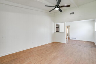 707 Pleasant Manor Ave in Burleson, TX - Foto de edificio - Building Photo