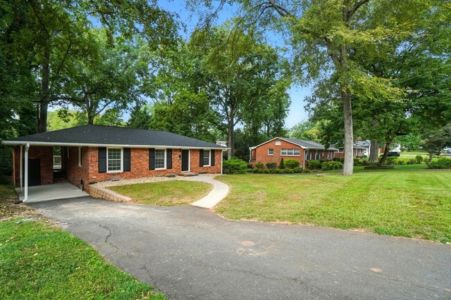 332 Seneca Pl in Charlotte, NC - Building Photo - Building Photo