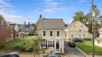 122 E Goepp St in Bethlehem, PA - Building Photo