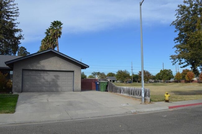 3035 Duquesne Way in Turlock, CA - Building Photo - Building Photo