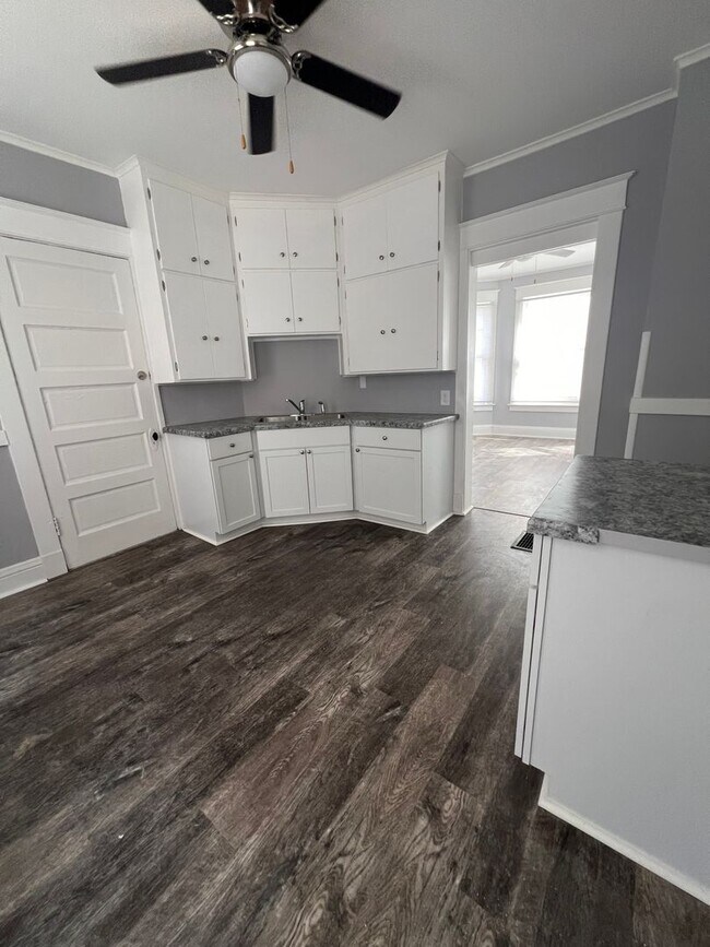 2415 Farnam St in Davenport, IA - Building Photo - Building Photo