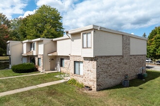 North Creek Preserve in Warren, OH - Foto de edificio - Building Photo