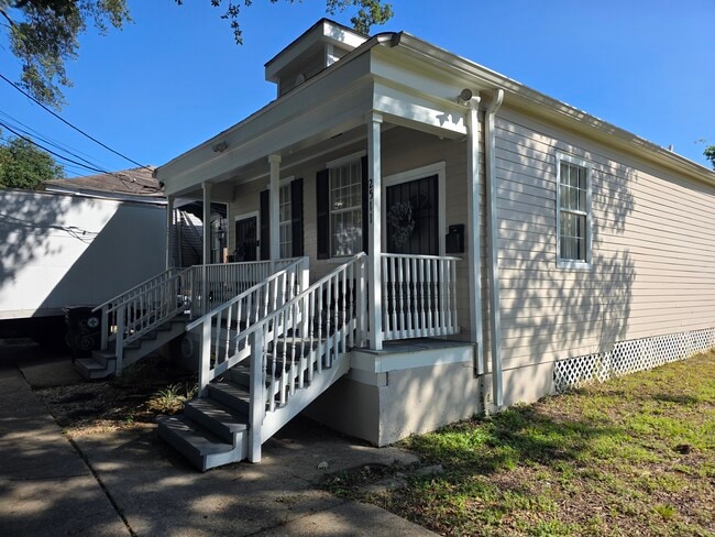 2511 Banks St, Unit 2511
