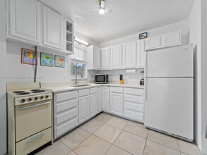 208 S Coconut Palm Blvd in Tavernier, FL - Building Photo - Building Photo