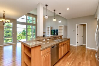 2355 Yakima Ct in Tacoma, WA - Building Photo - Building Photo