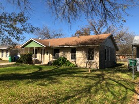 271 Kate Schenck Ave in San Antonio, TX - Building Photo