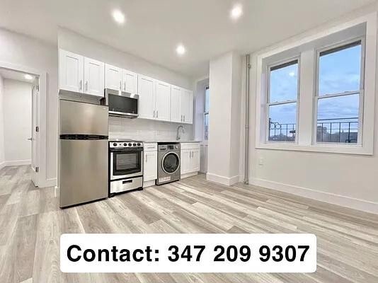 350 W 42nd St in New York, NY - Foto de edificio - Building Photo