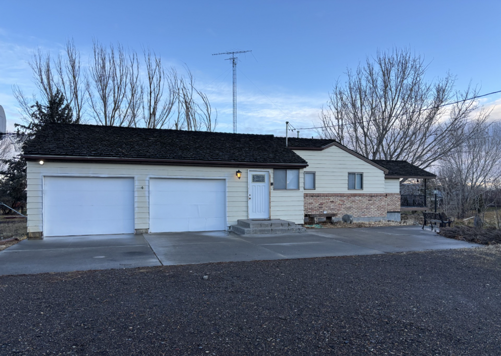 1204 Welch Ln in Twin Falls, ID - Building Photo