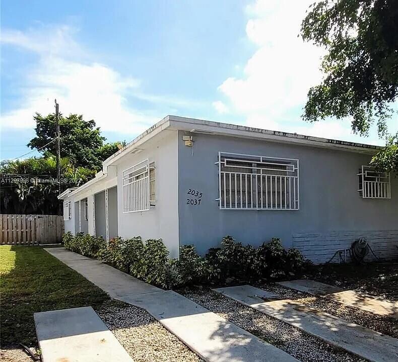 2037 SW 13th Ct in Miami, FL - Building Photo