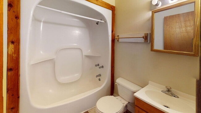 1366 Indianola Ave in Columbus, OH - Building Photo - Building Photo