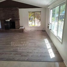 853 River Bend Rd in Roseburg, OR - Building Photo - Building Photo