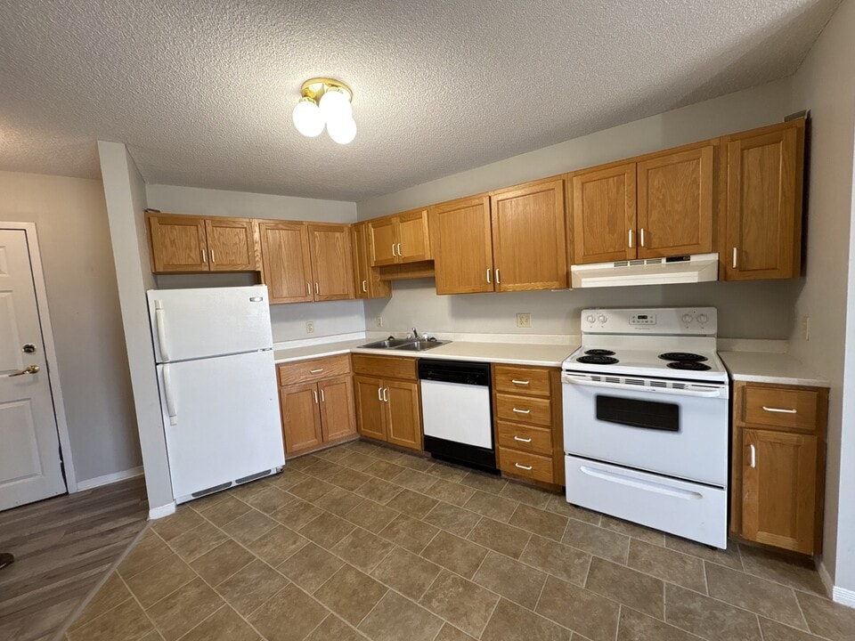 151 Queen St in Fredericton, NB - Building Photo