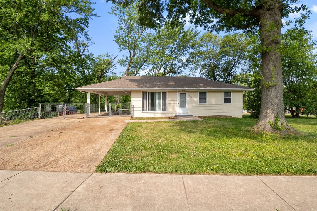 5661 Bermuda Dr in St. Louis, MO - Building Photo