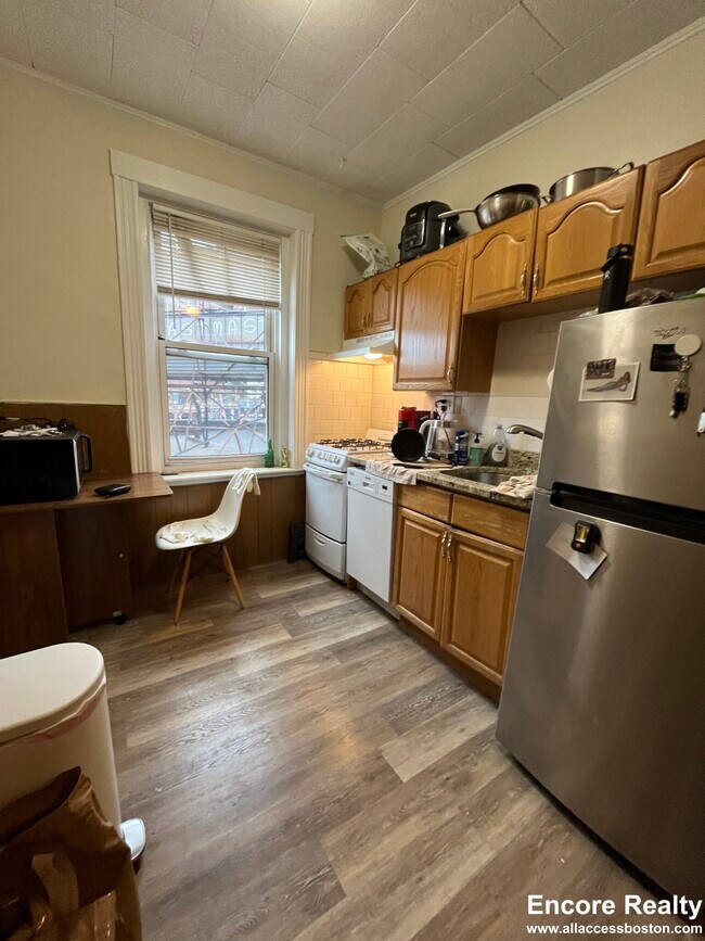 126 Warren St, Unit 24 in Boston, MA - Foto de edificio - Building Photo