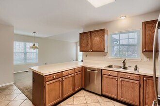 5648 S Iris Way in Littleton, CO - Building Photo - Building Photo
