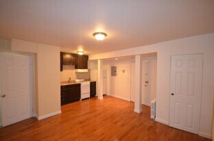 195 Maverick St, Unit B1 in Boston, MA - Building Photo