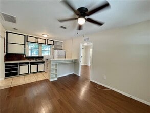 12504 Forest Hills Dr in Tampa, FL - Building Photo - Building Photo