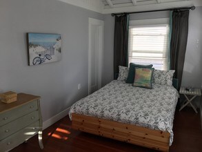 123 El Porto St, Unit Upper in Manhattan Beach, CA - Foto de edificio - Building Photo