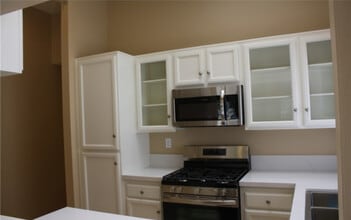 23418 Pomita Pl in Santa Clarita, CA - Building Photo - Building Photo