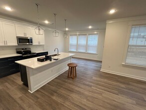 727 Flatrock Ln in Chesapeake, VA - Building Photo - Building Photo