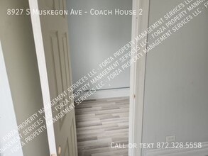 8927 S Muskegon Ave in Chicago, IL - Building Photo - Building Photo