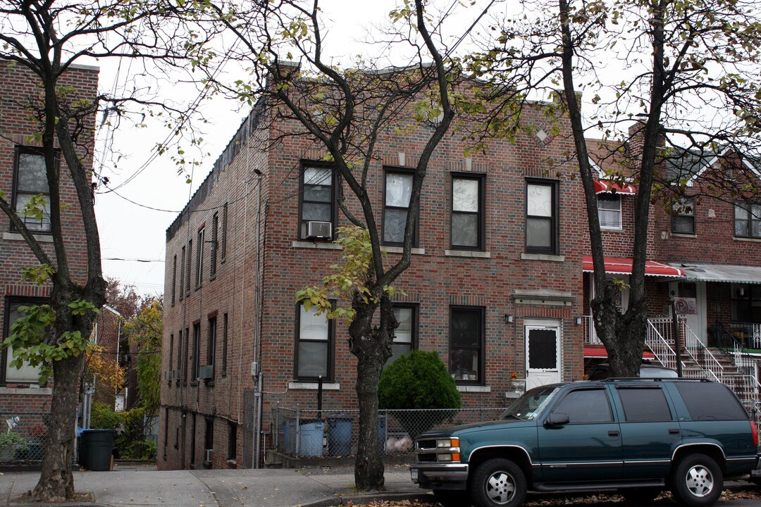 2747 Bronxwood Ave in Bronx, NY - Foto de edificio