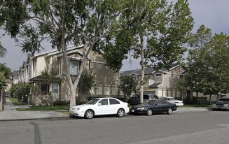 331 S Philadelphia St in Anaheim, CA - Building Photo