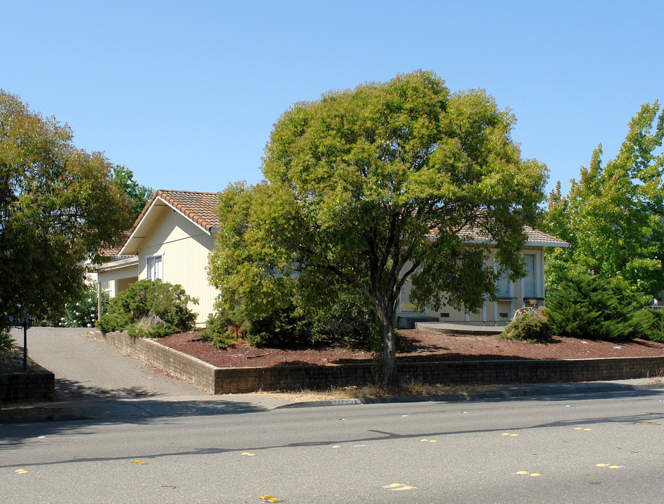 1717 Mission Blvd in Santa Rosa, CA - Foto de edificio