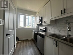 650 Victoria St S in Kitchener, ON - Building Photo - Building Photo
