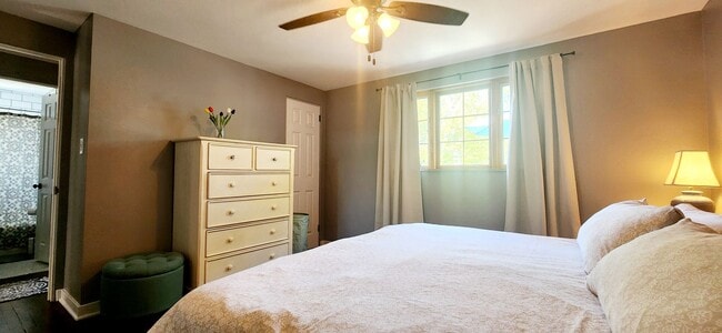 31 Norfolk Dr in Coraopolis, PA - Building Photo - Building Photo