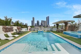 504 Sunny Ln in Austin, TX - Building Photo