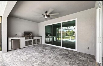 925 NW 9th Ave in Cape Coral, FL - Foto de edificio - Building Photo