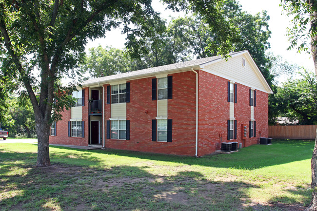 Gables Gardens Apartments in Newcastle, OK - Building Photo - Building Photo