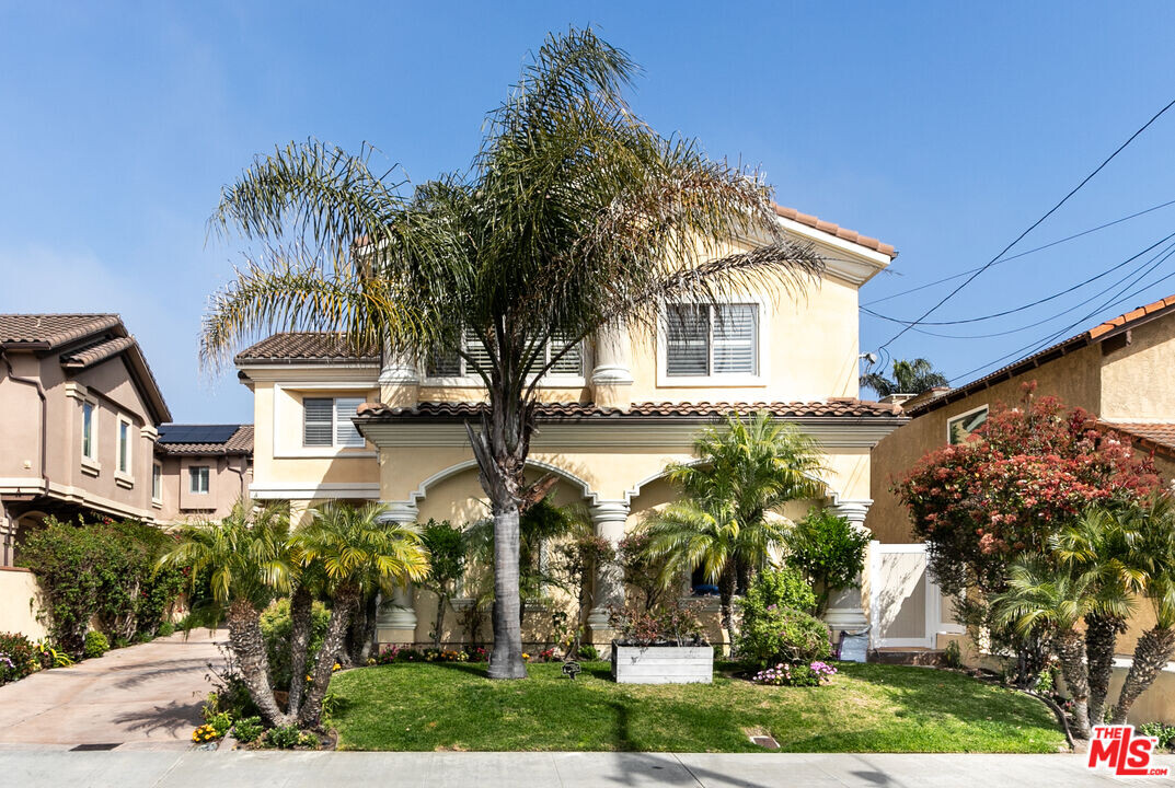 2007 Marshallfield Ln in Redondo Beach, CA - Building Photo