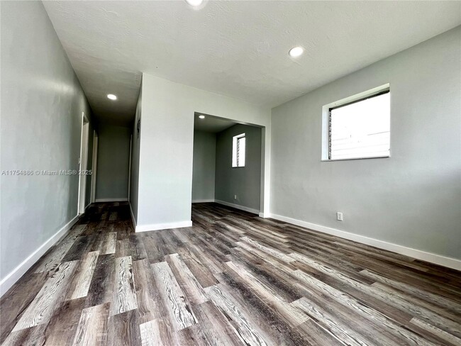 805 NW 7th Ave in Hallandale Beach, FL - Building Photo - Building Photo
