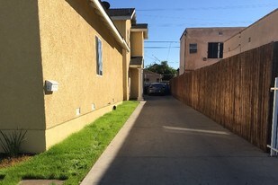 454 E 47th St in Los Angeles, CA - Building Photo