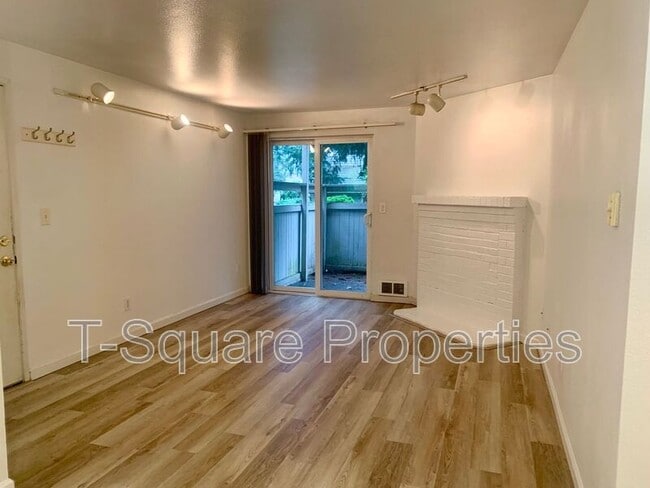 14200 NE 171st St in Woodinville, WA - Building Photo - Building Photo