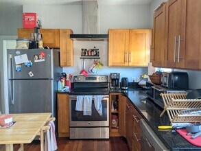 42 Belknap St, Unit 2 in Somerville, MA - Building Photo - Building Photo