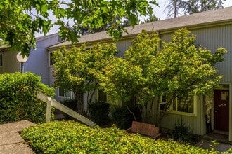 721 SE Meadowlark Ave in Myrtle Creek, OR - Foto de edificio - Building Photo