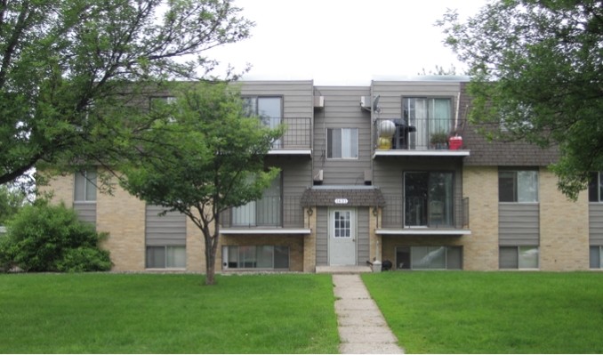 8th Street Apartments in Wahpeton, ND - Building Photo