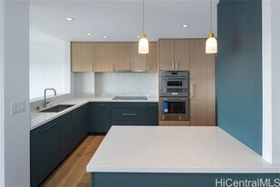 999 Wilder Ave in Honolulu, HI - Building Photo