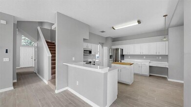 11208 Sailbrooke Dr in Riverview, FL - Foto de edificio - Building Photo