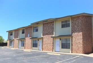 Marvin Gardens Apartments in Odessa, TX - Foto de edificio - Building Photo