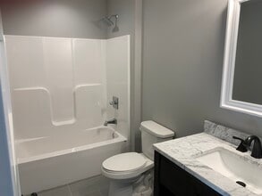 3383 W 32nd St in Dubuque, IA - Building Photo - Building Photo