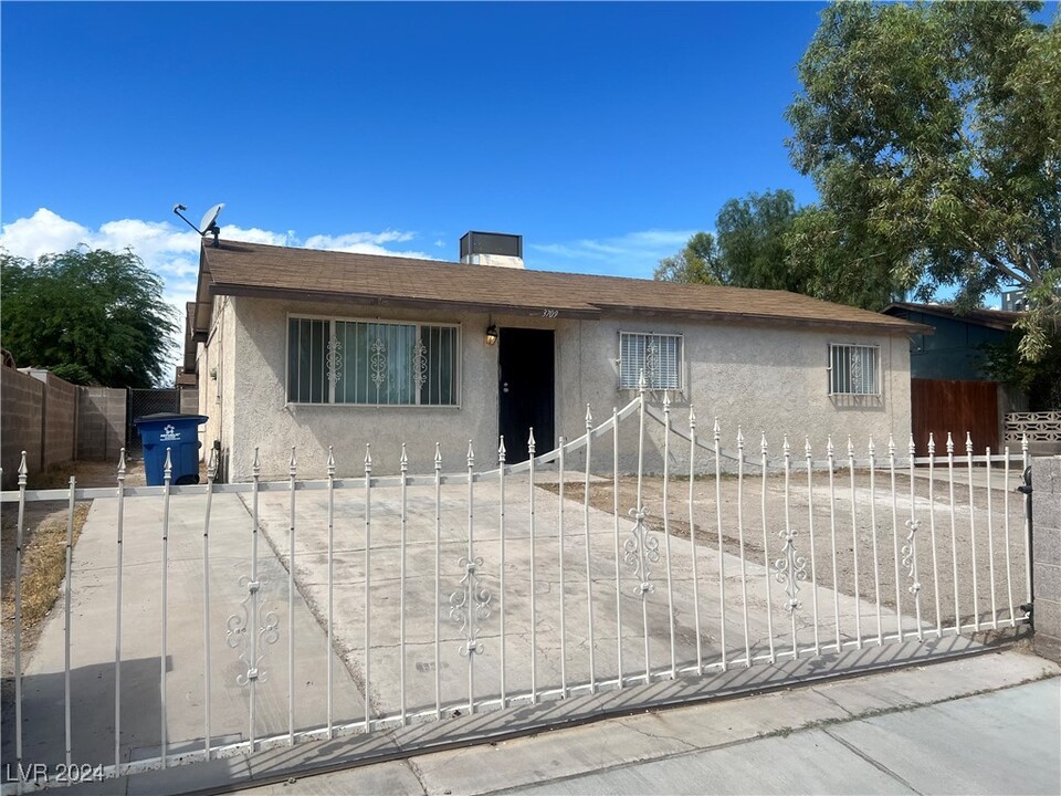 3709 Belmont St in North Las Vegas, NV - Building Photo